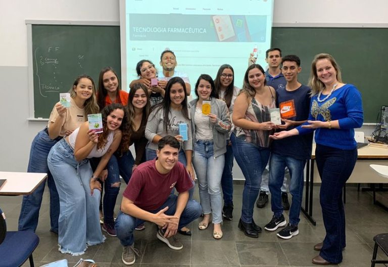 Disciplina de Tecnologia Farmacêutica prepara alunos de Farmácia para o mercado de trabalho