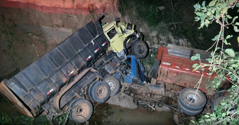 Dois caminhões caem no Córrego do Inferninho em trecho interditado de vicinal que liga Pacaembu e Mirandópolis