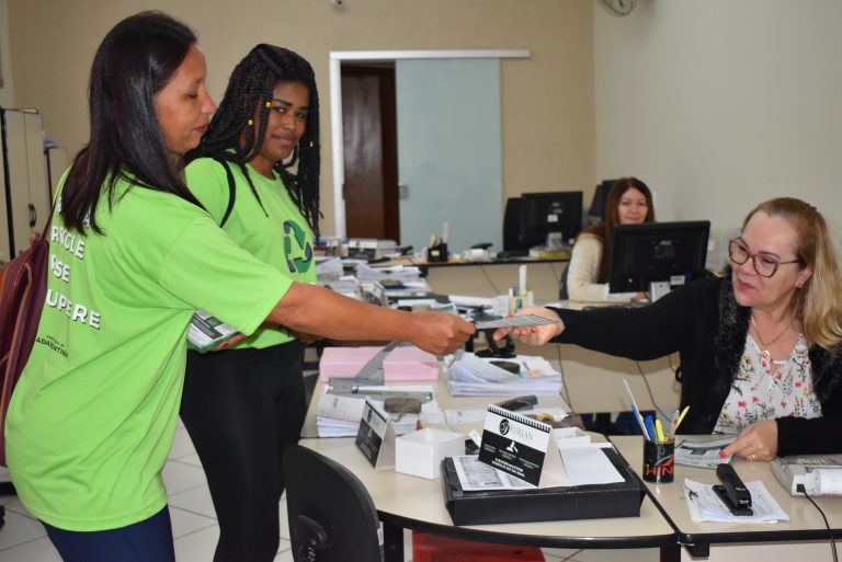 COOPERADAM realiza conscientização no centro de Adamantina