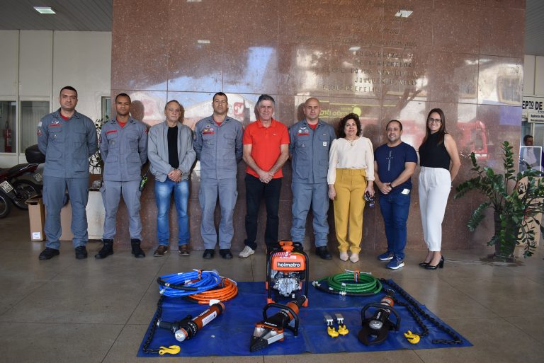 Pelotão de Bombeiros de Adamantina recebe equipamentos do Governo do Estado