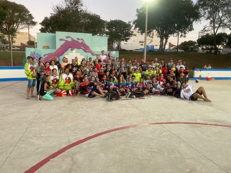 Adamantina ganha quadra de hockey