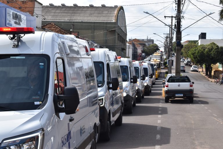Desfile destaca trabalho de renovação da frota realizado pela Prefeitura