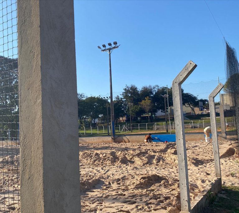 Prefeitura instala três quadras de beach tennis no ‘Buracão’