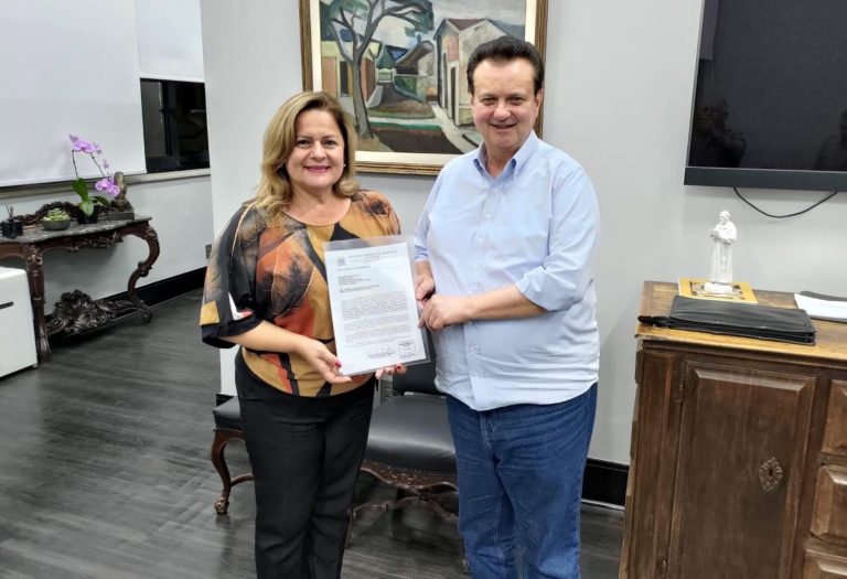 Salmourão solicita liberação de recursos e assina novo convênio