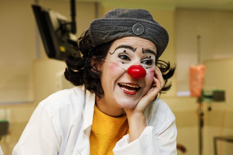 Prefeitura de Adamantina abre inscrições para curso de humor com técnicas de palhaçaria