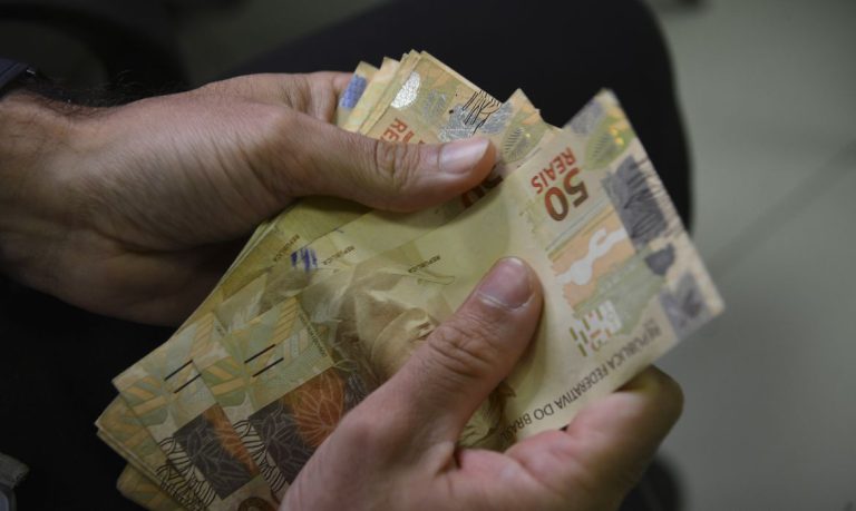 Salário mínimo passa para R$ 1.518 a partir desta semana