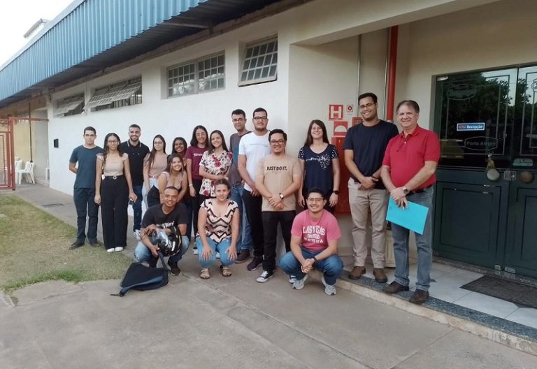 Alunos do Centro Universitário de Adamantina realizam visita técnica na Fábrica de Biscoitos Porto Alegre