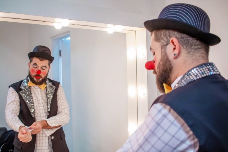 Curso gratuito de iniciação à palhaçaria em Adamantina ensina a arte de fazer rir