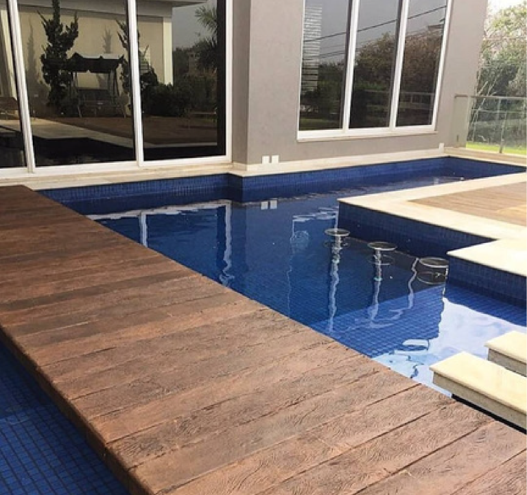 Deck traz pisos e revestimentos personalizados para o seu ambiente