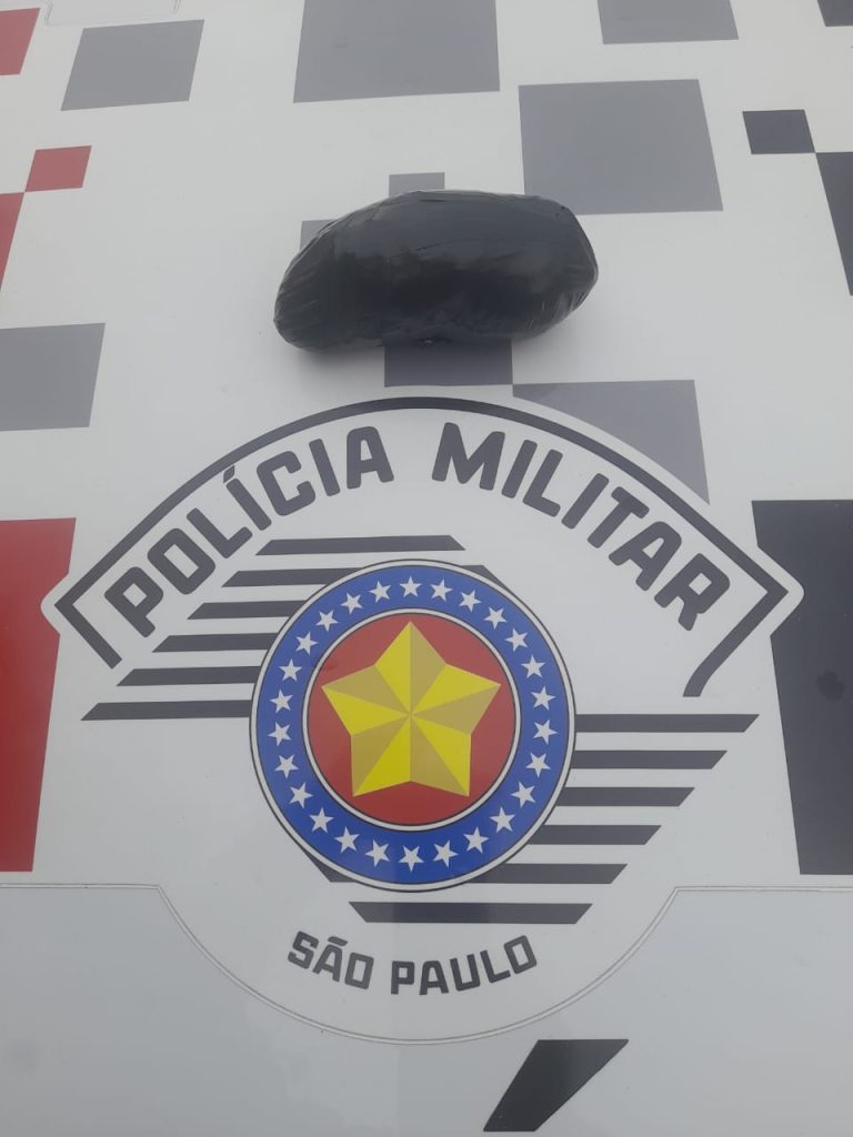 Mulher é presa ao tentar entrar em penitenciária com maconha e PM encontra outra porção em pensão que ela estava hospedada, em Flórida Paulista