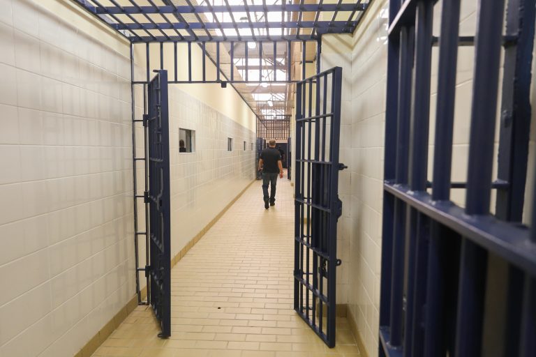 Estado aponta aumento de 36% das apreensões de visitantes com drogas em presídios
