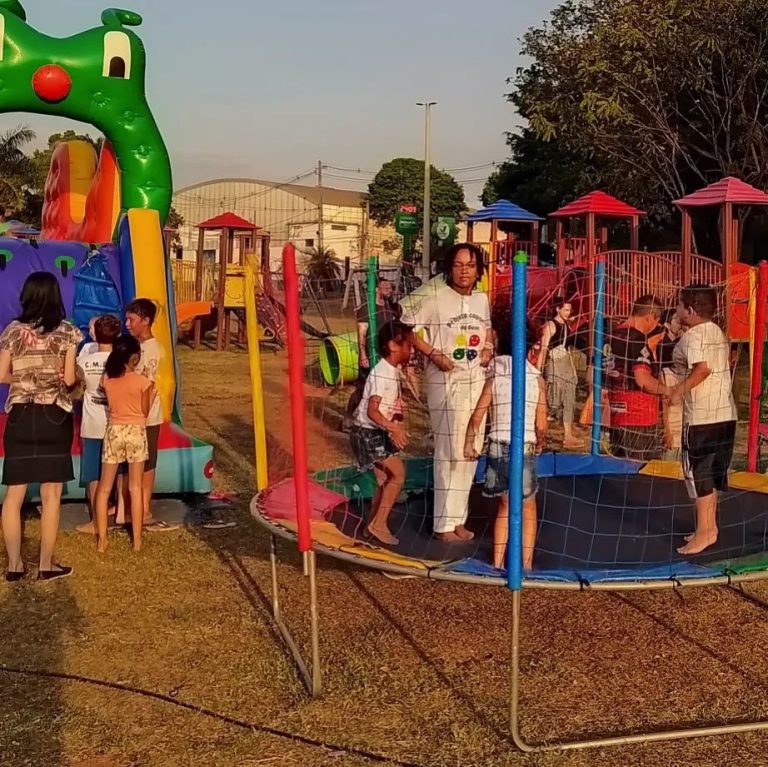 Dia das Crianças terá brinquedos infláveis, sorteio de bicicletas e atividades recreativas no Parque dos Pioneiros