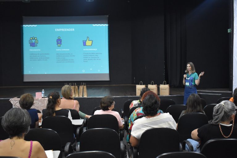 Empreendedoras participam de formação voltada a educação financeira