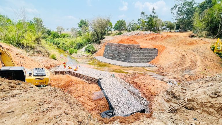 Prefeitura constrói nova ponte no Córrego Tocantins