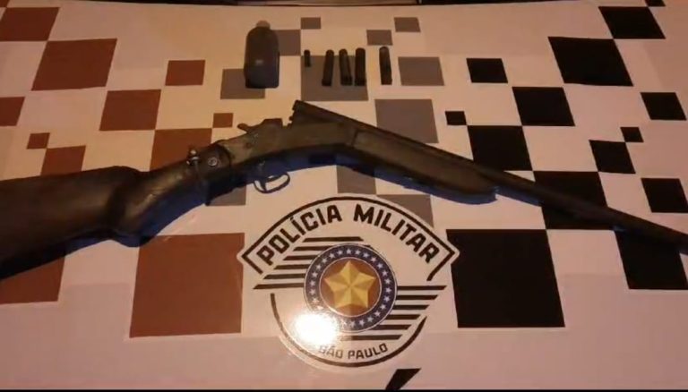 Idoso é preso por posse irregular de arma de fogo após ameaçar e agredir esposa em Adamantina