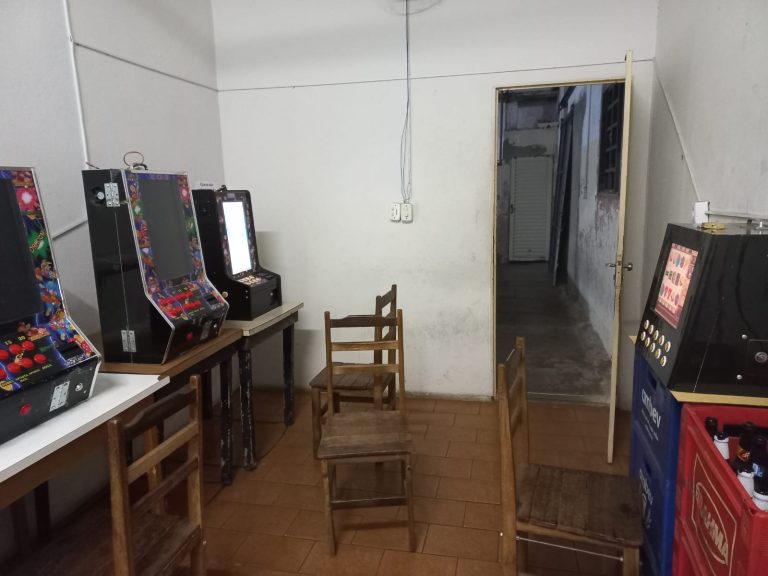 PM apreende máquinas caça níqueis e do jogo do bicho em Adamantina