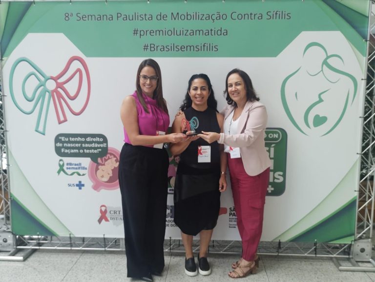 Equipe da secretaria de saúde de Adamantina recebe prêmio Luiza Matida, em São Paulo