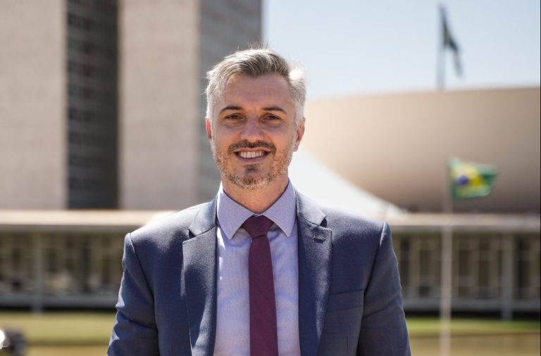 Vinicius Marchese faz história: eleito o mais jovem presidente do Confea