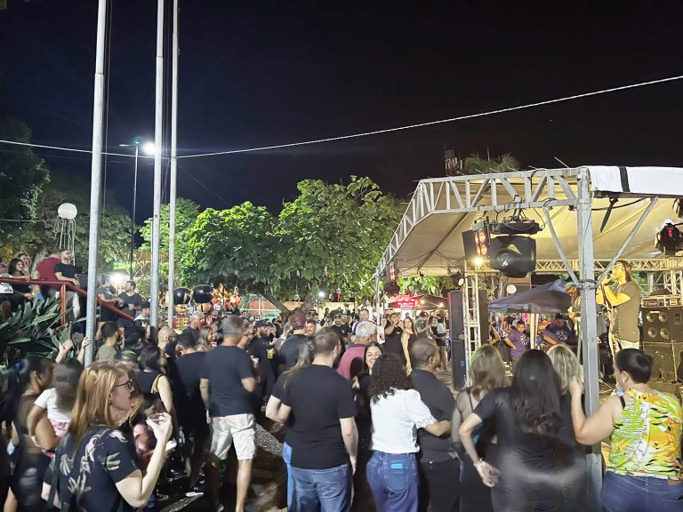 Bandas de rock levam grande público à Praça Élio Micheloni