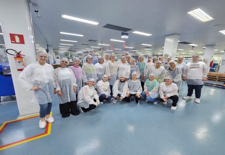 Estudantes de Farmácia fazem visita técnica à  indústria farmacêutica EMS, em Hortolândia