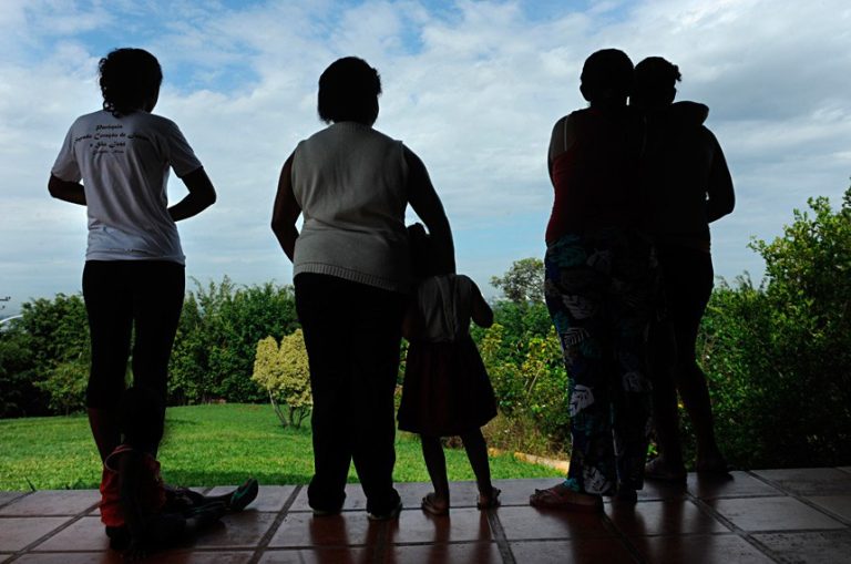 Sancionada lei que prevê pensão para filhos de vítimas de feminicídio