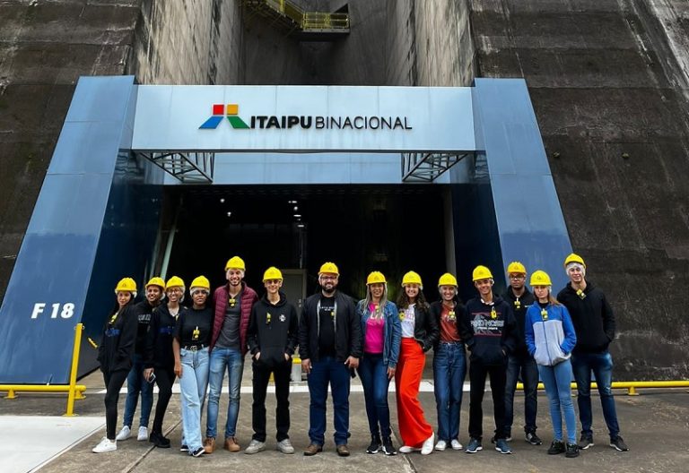 Alunos de Administração e Ciências Contábeis realizam visita à Usina Hidrelétrica de Itaipu
