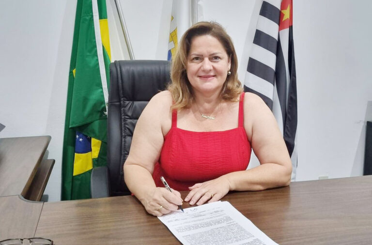 Prefeitura de Salmourão concede reajuste de 5,40% aos servidores municipais