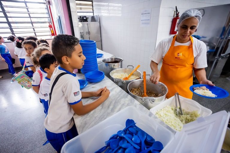 Estado propõe aumento de até 40% no repasse às prefeituras para alimentação escolar