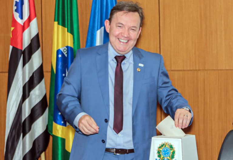Ex-aluno do Centro Universitário é empossado como presidente do Coren-SP
