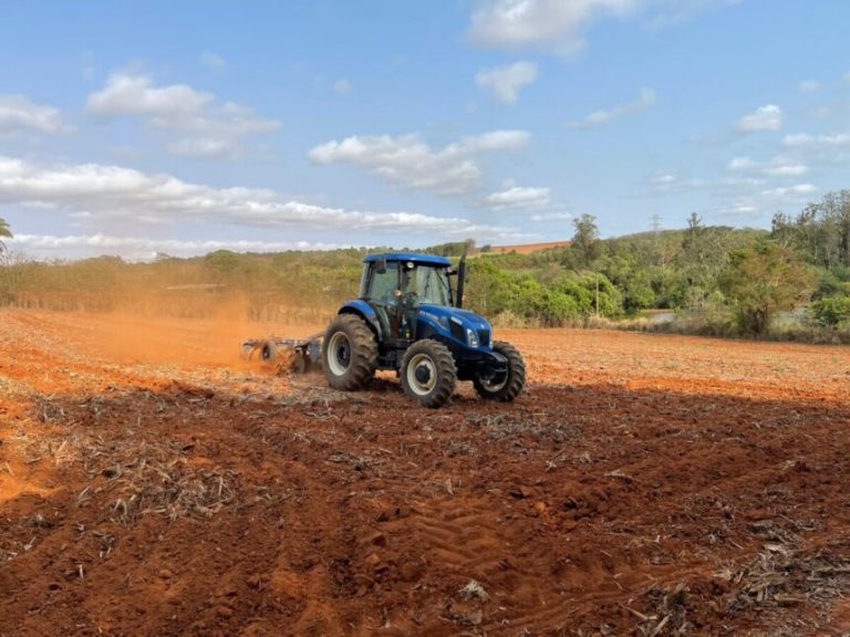 Prefeitura de Adamantina receberá trator agrícola do Governo do Estado