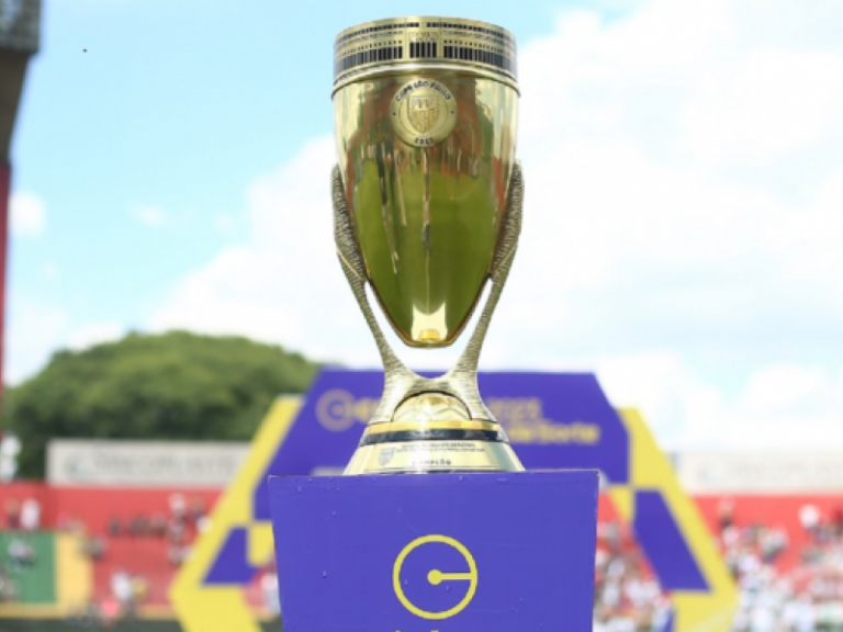 Invictos, Corinthians e Cruzeiro buscam título da Copinha nesta quinta