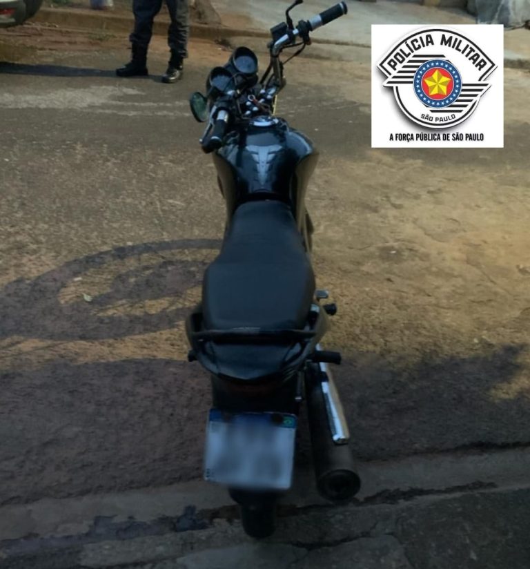 PM prende homem em flagrante por furto de motocicleta, em Salmourão
