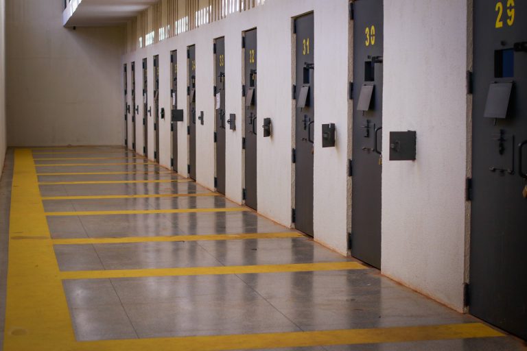 Prefeita desmente rumores sobre mudança no regime prisional da Penitenciária de Osvaldo Cruz