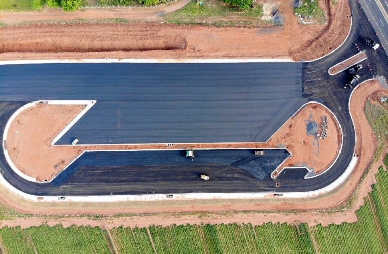 Eixo avança na construção de paradas para caminhoneiros