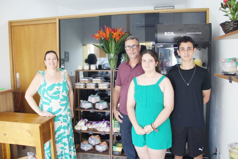 ‘Amor à primeira mesa’, loja gastronômica de Débora Corradi, é inaugurada em Adamantina