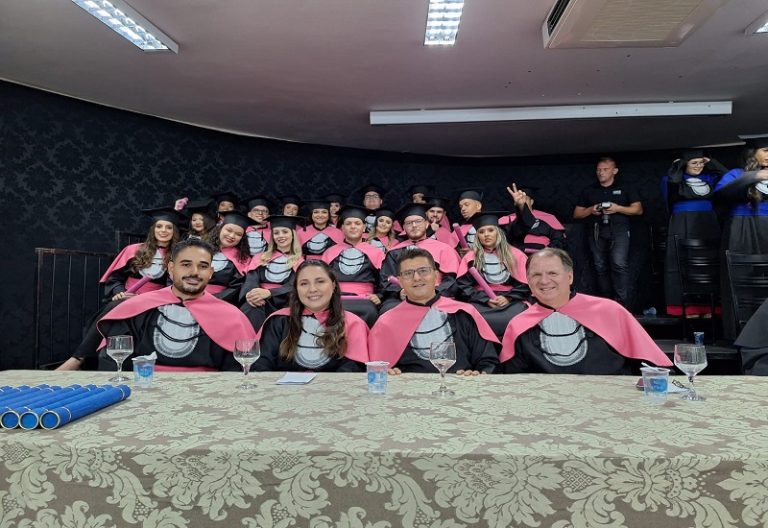 Ciências Contábeis e Administração formam turmas em cerimônias festivas de Colação de Grau