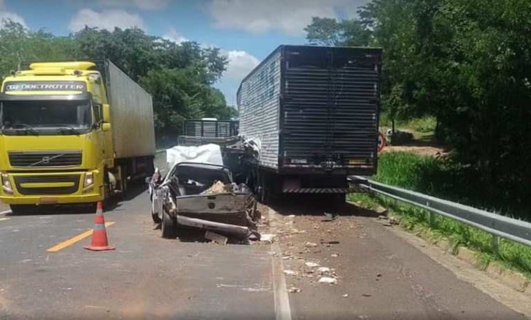 Engavetamento entre quatro veículos mata idoso na SP-425, em Parapuã