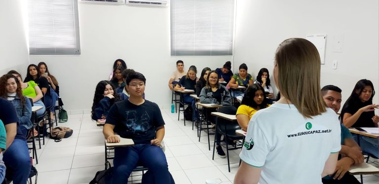 Capaz oferece curso gratuito de capacitação para jovens que buscam primeiro emprego