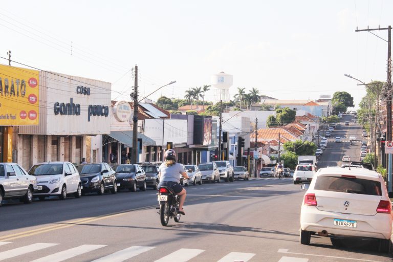 Com retração no comércio, Adamantina fecha mais vagas do que abre em maio