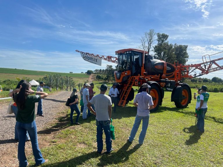 Curso de Agronomia do Centro Universitário marca presença na ExpoCamda 2024