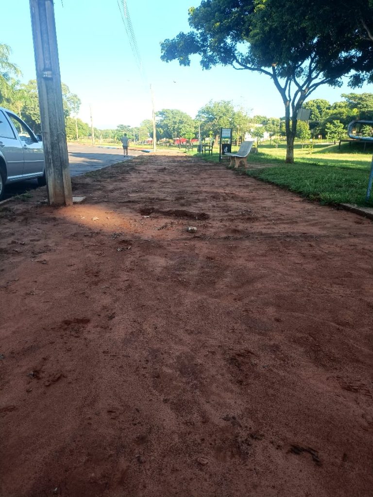 Prefeitura executa substituição de calçada ao redor do Parque dos Pioneiros