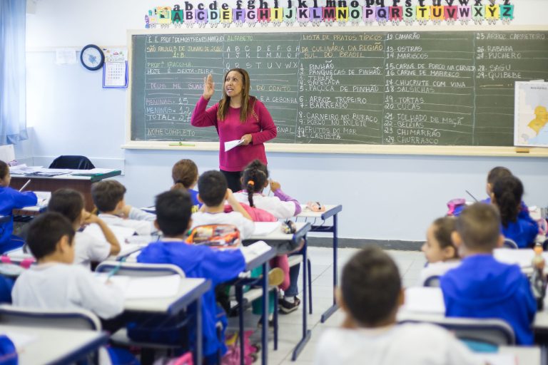 Educação: SP abre concurso de remoção para professores da rede estadual