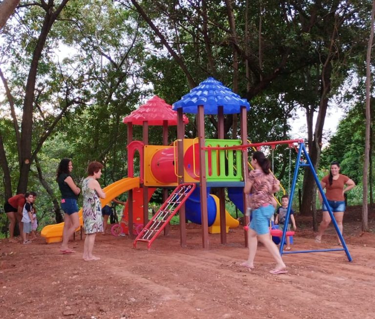 Prefeitura instala 11 novos parques infantis em diversos bairros