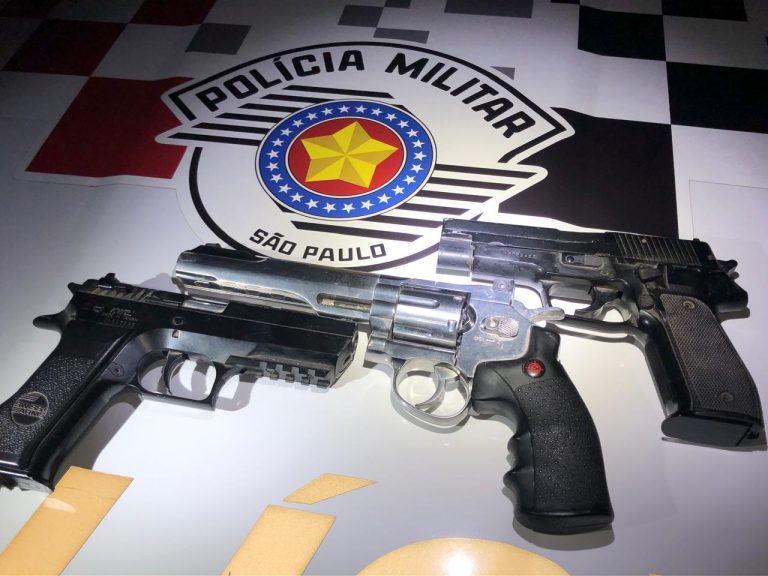 PM apreende três réplicas de arma de fogo, em Flórida Paulista