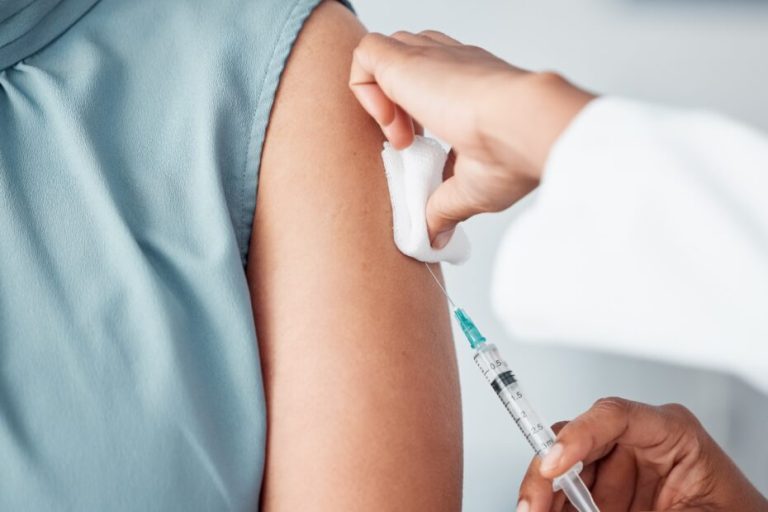 Estado distribui dose única de vacina contra o HPV