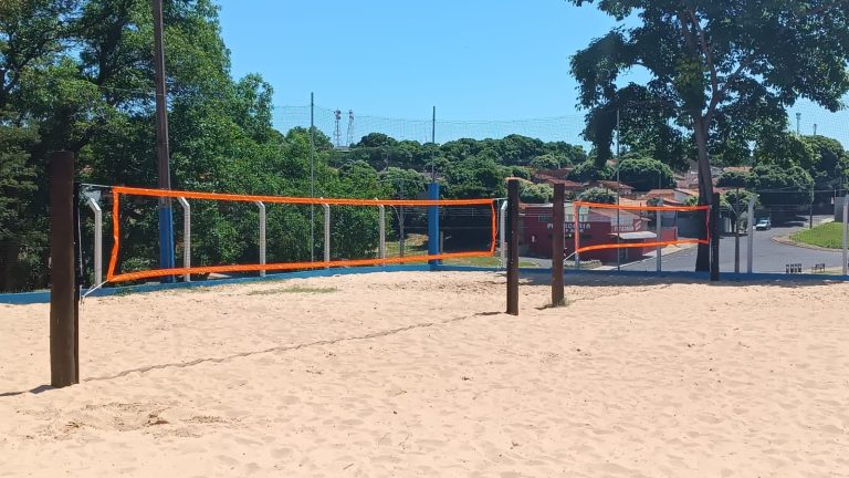 Secretaria de Esportes orienta sobre utilização de quadras de beach tennis no Parque dos Pioneiros