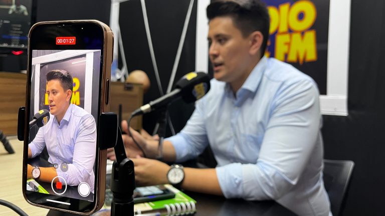 No rádio, Alcio Ikeda defende política limpa e discussão de projetos para a cidade