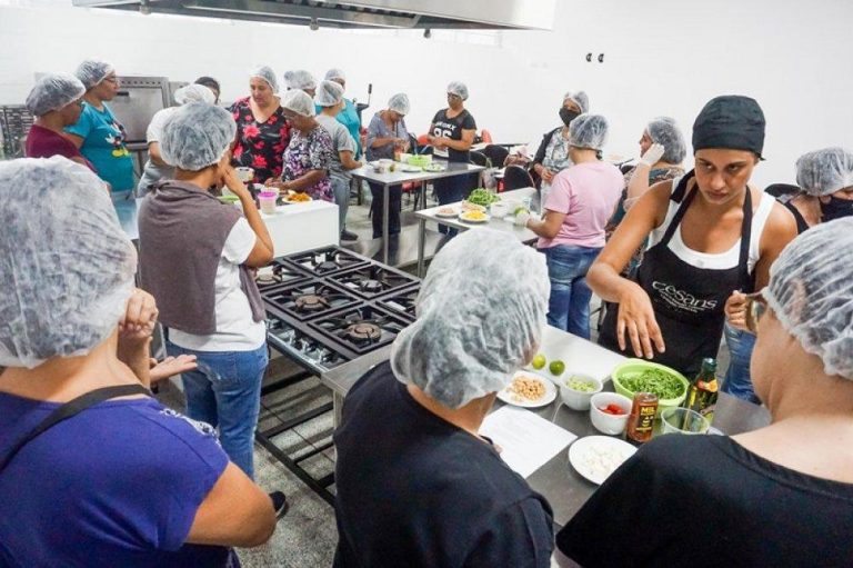 Cozinhalimento promove curso com nutricionista do Estado