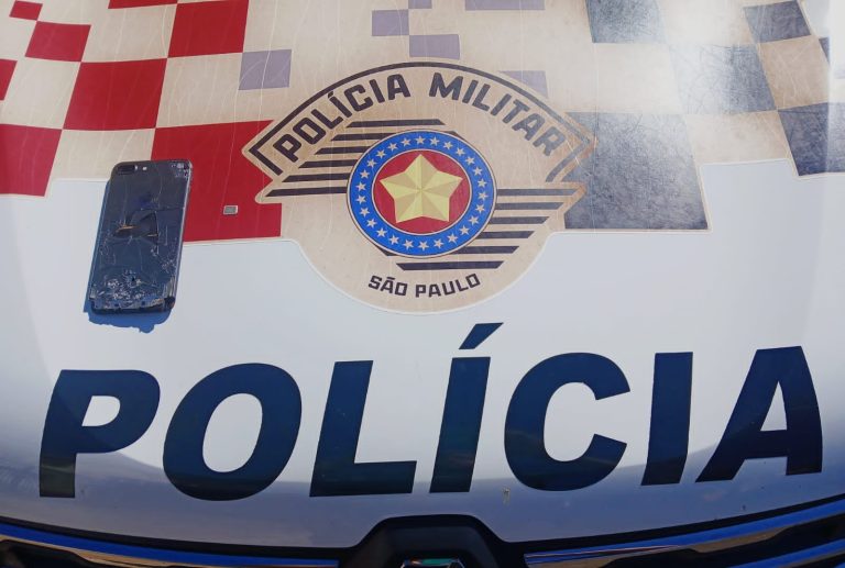 PM encontra celular furtado e localiza infrator, em Salmourão