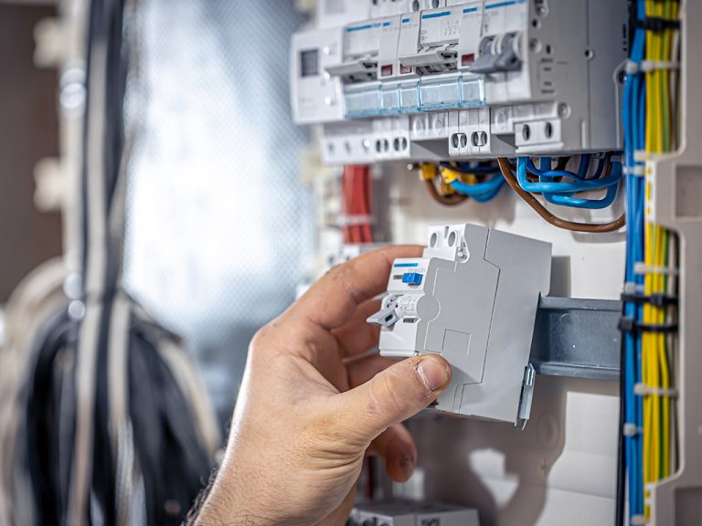Fundo Social abre inscrições para curso de reparação em instalações elétricas residenciais
